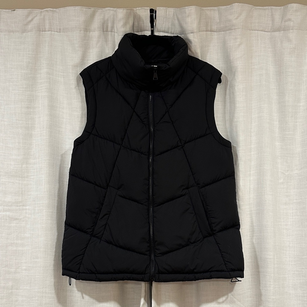 Nordstrom Women’s Black Puffer Vest